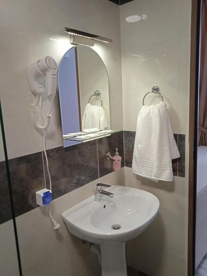 Hotel Marina Srl Βουκουρέστι Εξωτερικό φωτογραφία